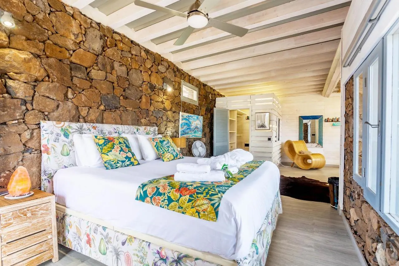 Eco Vineyard Cottage - Fantastic Views - 5 Mins Drive To Arrieta Beach Tabayesco Holiday home